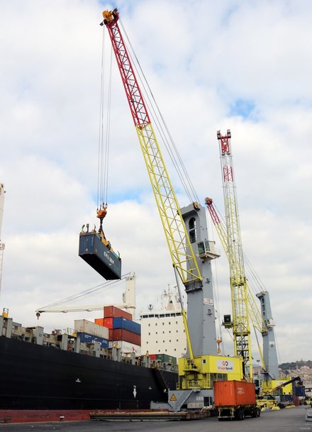 Genoa terminal orders Generation 6 Konecranes Gottwald Mobile Harbor Crane to upgrade container handling